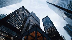 自分の市場価値を表現するビル群の写真